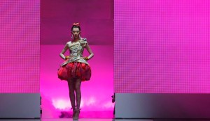 Christian-Lacroix-collection-printemps-ete-2009-a-Singapour